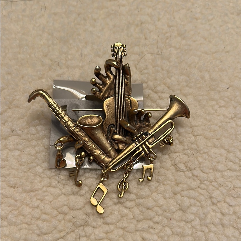 Gold Musical Instrument Brooch